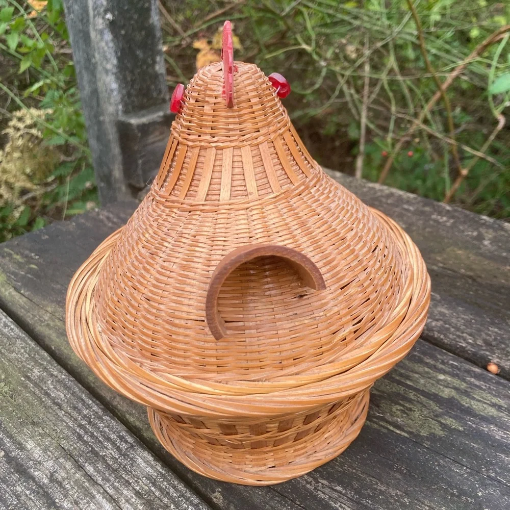 Vintage Wicker Chicken Hen Lidded Basket! (6.5